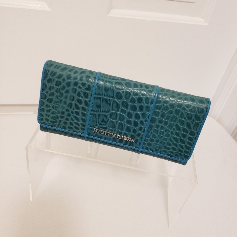 NWOT Judith Ripka Croc Embossed Leather Flapover Snap Close Wallet, Stylish